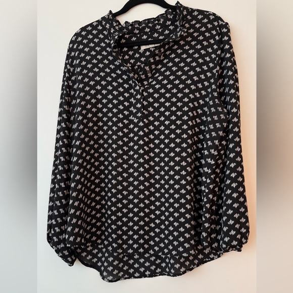 Chic Black and White Patterned Blouse - Picture 1 of 3